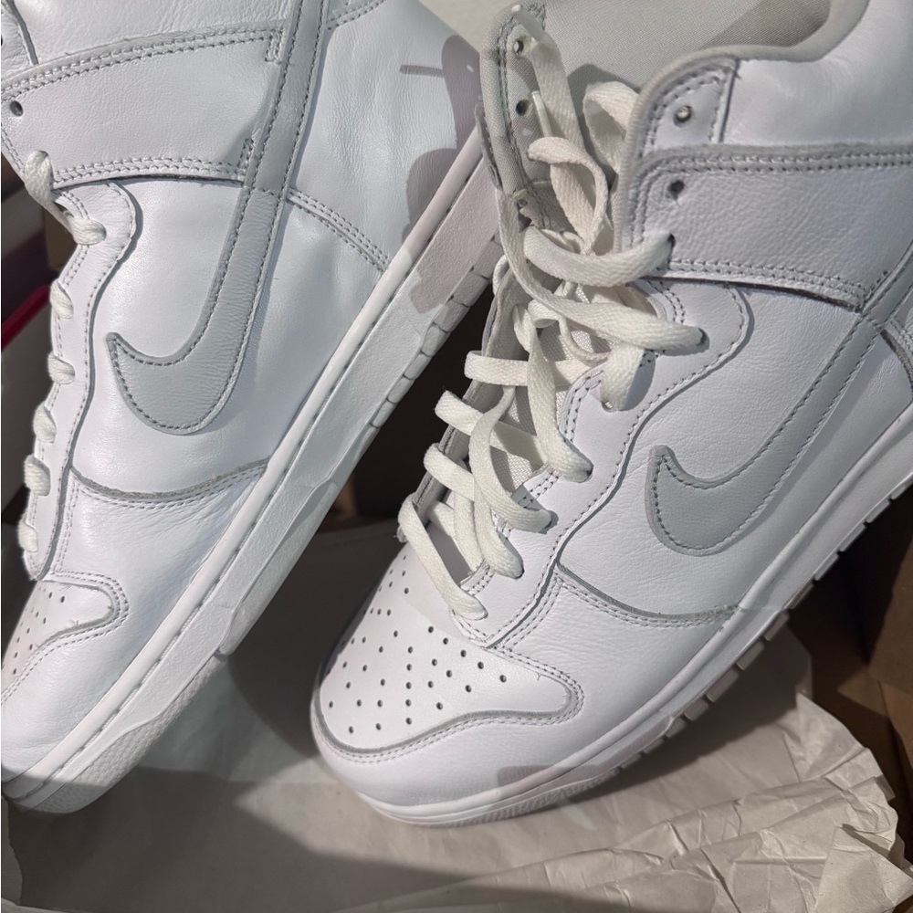 NIKE DUNK HIGH SP White/Gray High-Top Sneakers. EUC! men’s size 10.